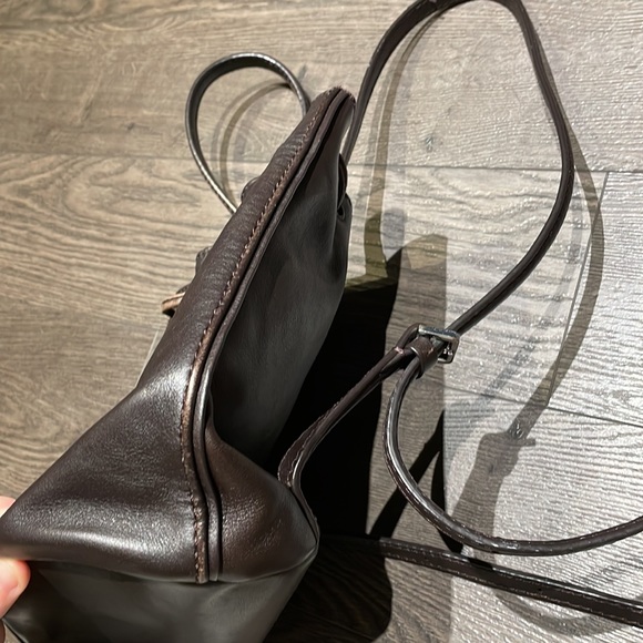 ARITZIA | Auxiliary Brown Leather Bucket Bag Backpack - Picture 4 of 15